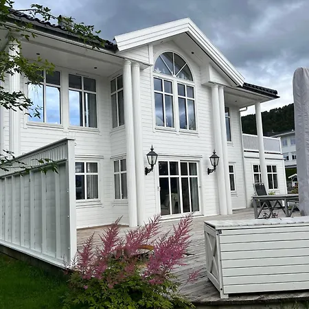 Villa Aurora